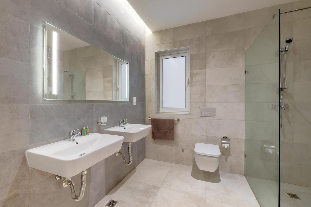 Superlative Apartment With Valletta And Harbour Views Sliema Buitenkant foto