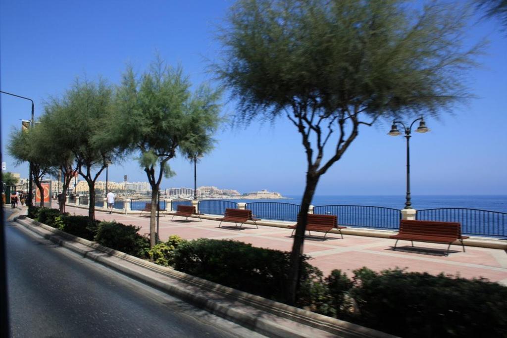 Superlative Apartment With Valletta And Harbour Views Sliema Buitenkant foto