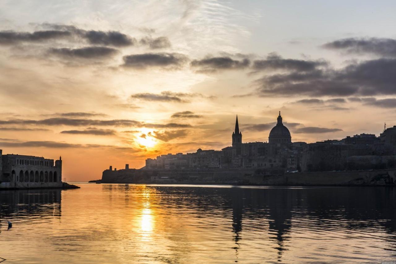 Superlative Apartment With Valletta And Harbour Views Sliema Buitenkant foto