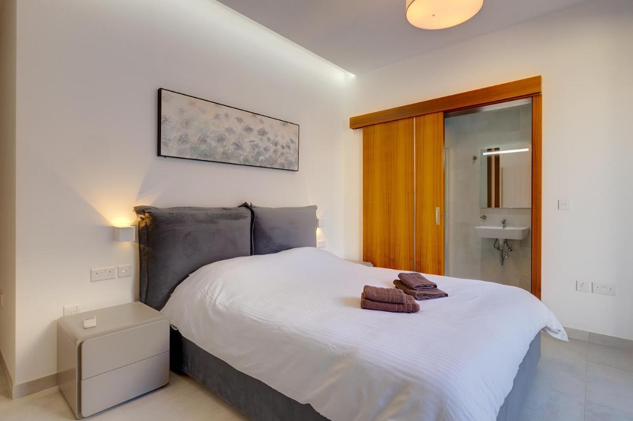 Superlative Apartment With Valletta And Harbour Views Sliema Buitenkant foto