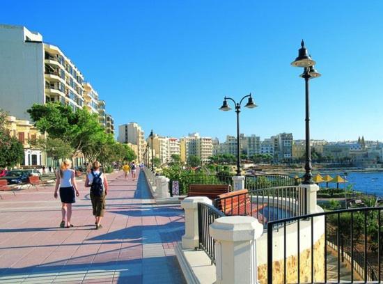 Superlative Apartment With Valletta And Harbour Views Sliema Buitenkant foto